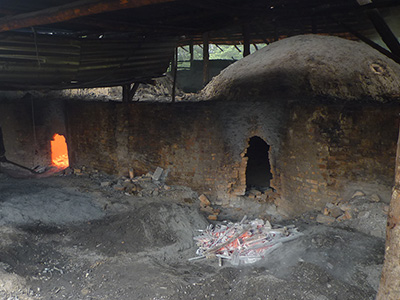 炭窯から炭を全て出した状態